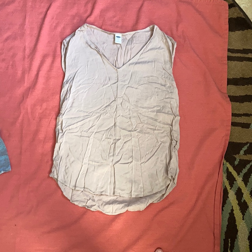 tan sleeveless blouse